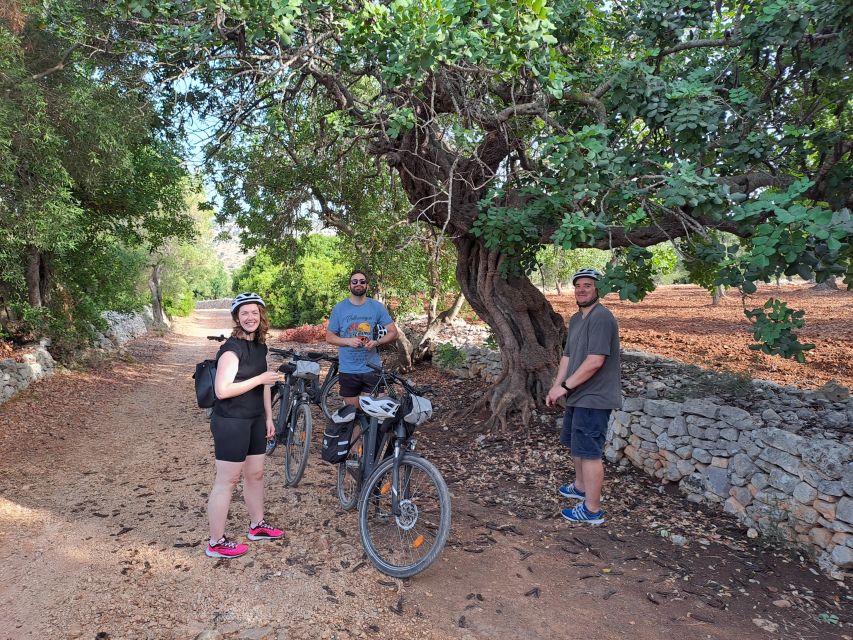 Ostuni: Guided e-bike tour + countryside tasting stop - Countryside masseria home stop: what you can taste for €14