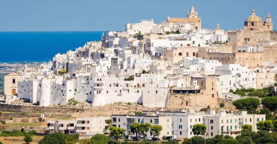 Ostuni the history of white - Starting at Piazza della Libertà, with the Aragonese walls as your compass