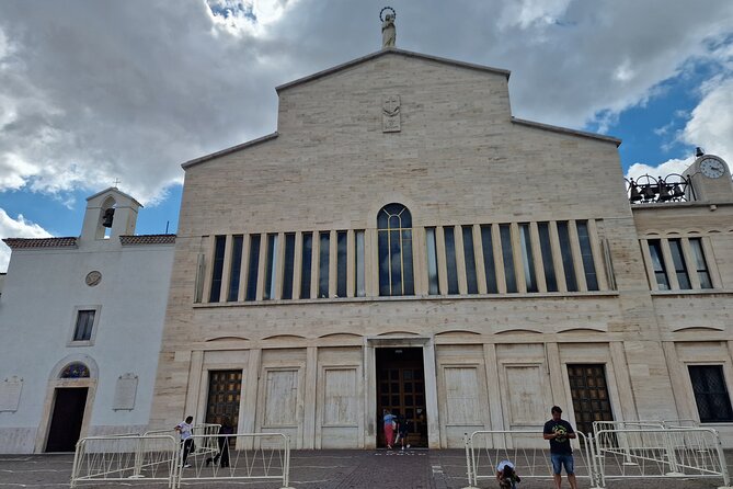 Padre Pio's Shrine in San Giovanni Rotondo from Bari (Apulia) - Lunch included: a practical break in a long day