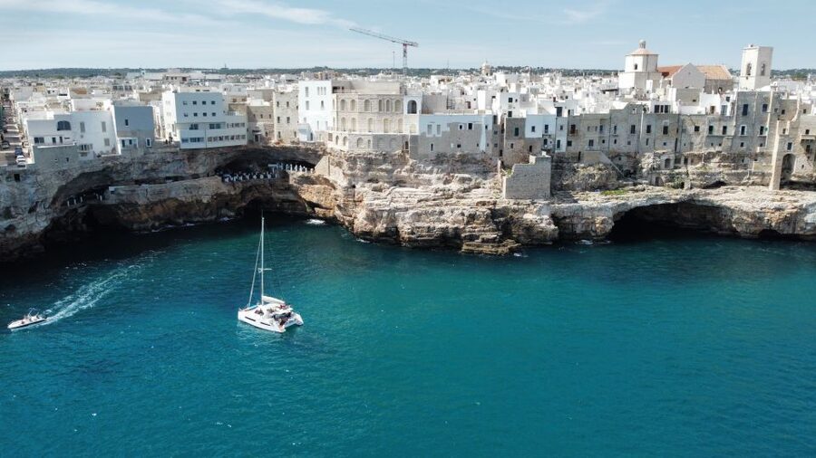 Polignano a Mare: Catamaran Tour with Aperitif & Local Food - Lama Monachile and the Bourbon bridge: the must-see from below