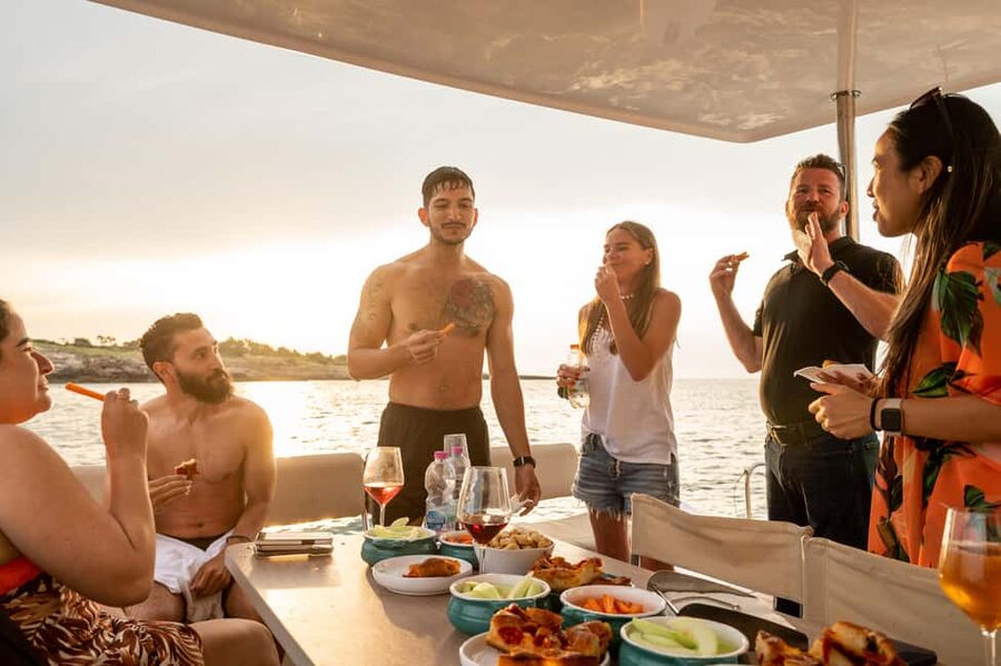 Polignano a Mare: Catamaran Tour with Aperitif & Local Food - Where to meet: Cala Ponte Marina and the Almarano crew