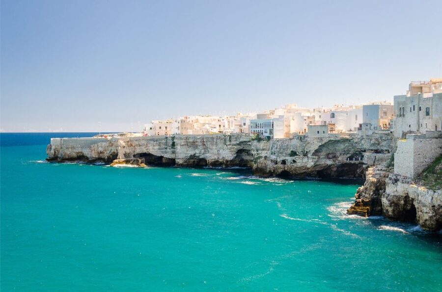 Polignano a Mare: Cave Boat Tour with Aperitif - Crew style: what English narration can look like