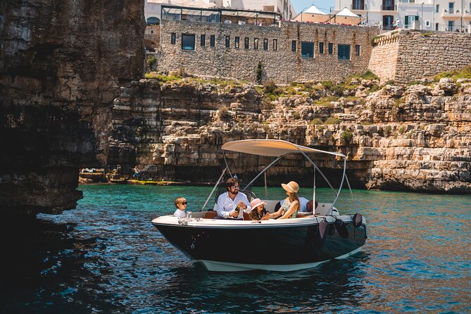 Polignano a Mare: Private Boat Tour with Champagne - 2 hours - Grotta delle Rondinelle: a quieter cave break