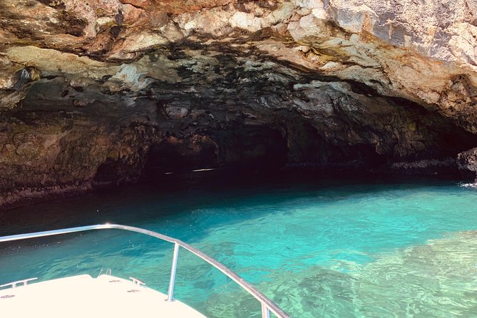 Private: 1h30 Boat tour of the caves of Polignano a Mare - San Vito Abbey and the Domenico Modugno statue: more than just caves