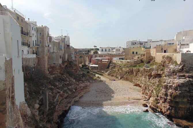 Private tour in Polignano a Mare: overlooking the sea - Through Alleys and Panoramic Balconies Toward Lama Monachile