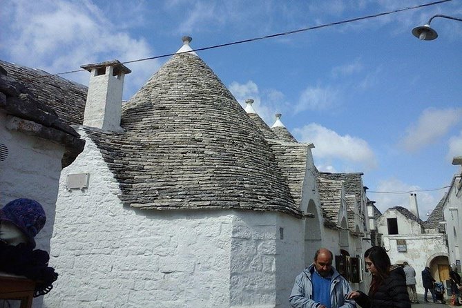 Puglia Full-Day Tour: Bari, Trulli of Alberobello, Castel del Monte and Sassi of Matera - Bari’s Piazza del Ferrarese: A Short Hit of the City Side