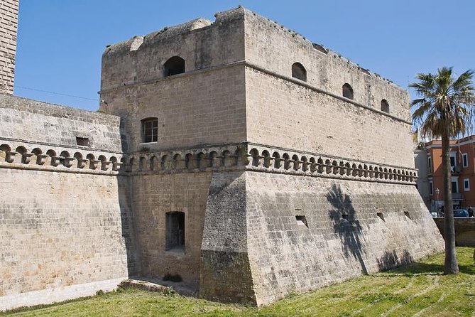 Tour of the fortifications of Bari: the defenses of the city and their history - Castello Normanno Svevo and the Gipsoteca Models