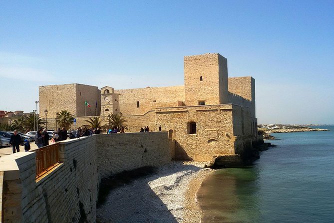 Trani Private Tour: a piece of art overlooking the Adriatic sea - The meeting point on Piazza Re Manfredi (and why it works)