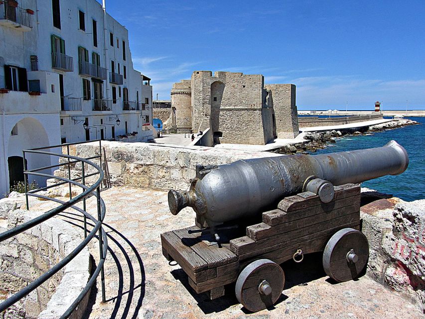 Walking Tour In The Wonderful Monopoli - The small castle stop and the arch that looks out to sea