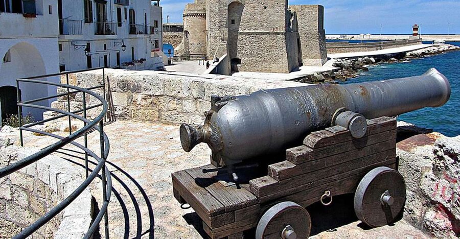 Walking Tour In The Wonderful Monopoli - Where you start: Carlo V Castle and a quick “map in your head”